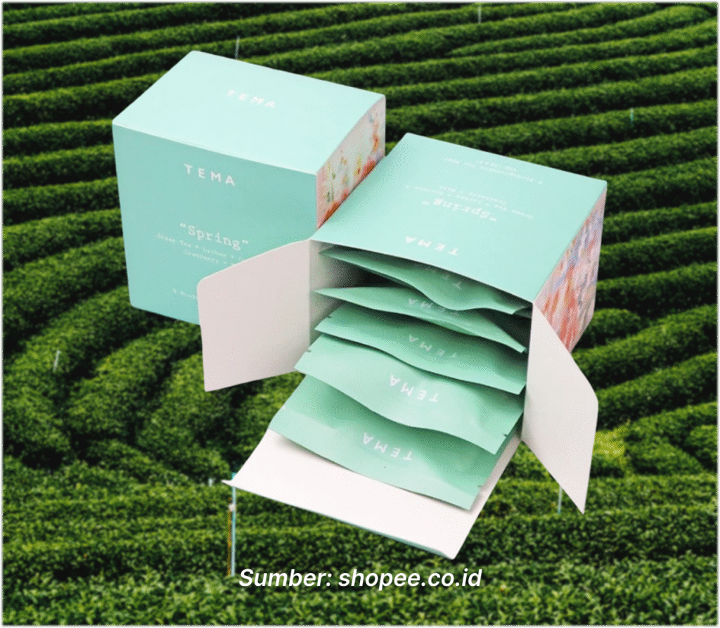 Box teh berwarna hijau muda "Spring - Lychee Green Tea" dari TEMA
